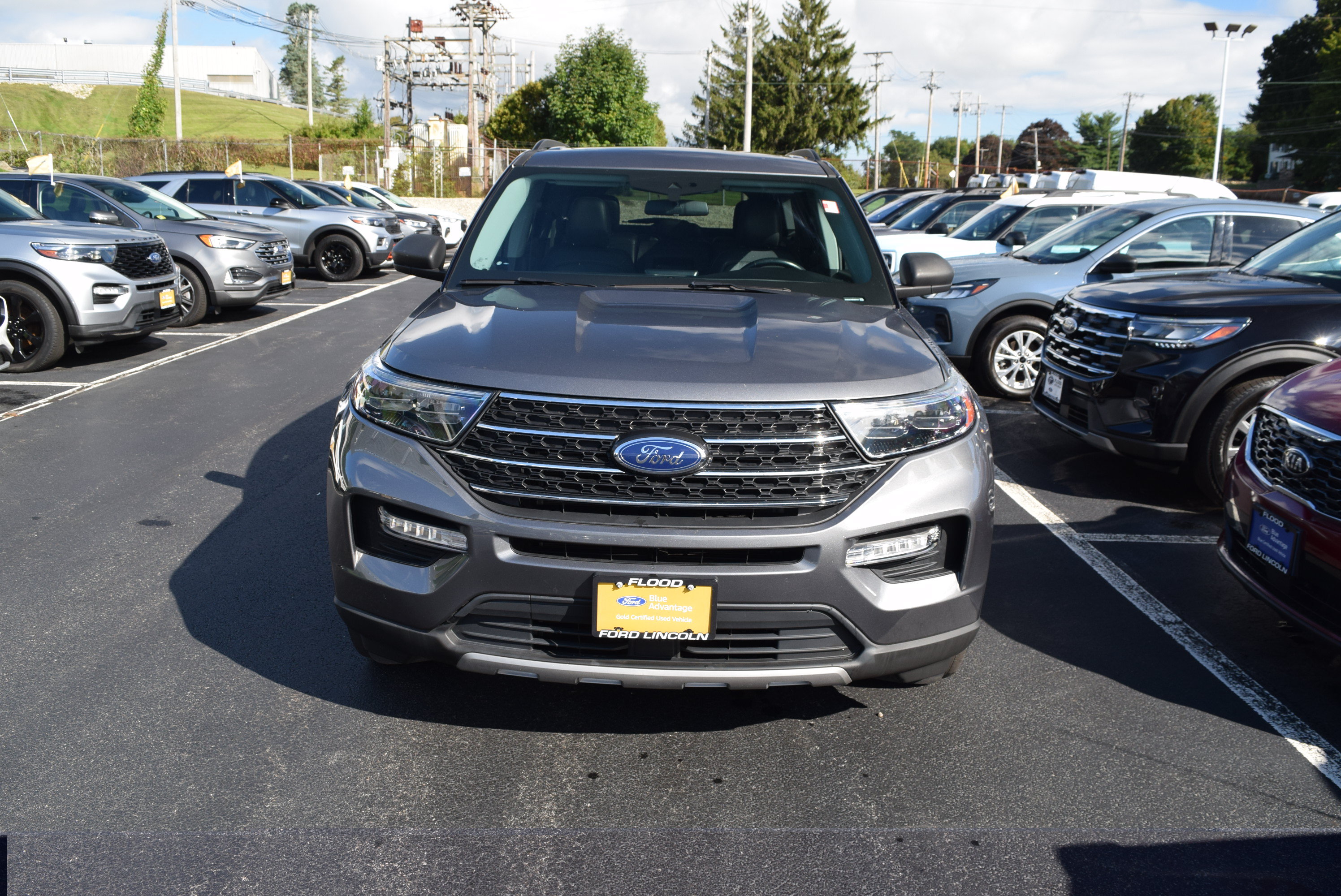 Used 2022 Ford Explorer XLT w/ Equipment Group 202A AWD/4WD image 2