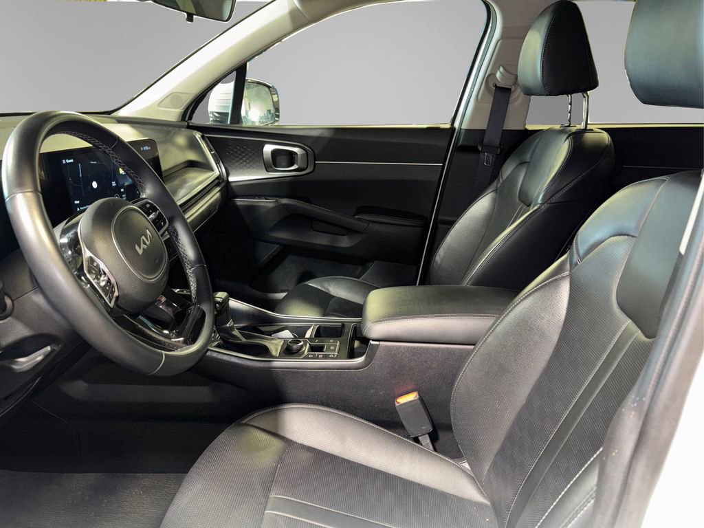 Used 2024 Kia Sorento S image 9