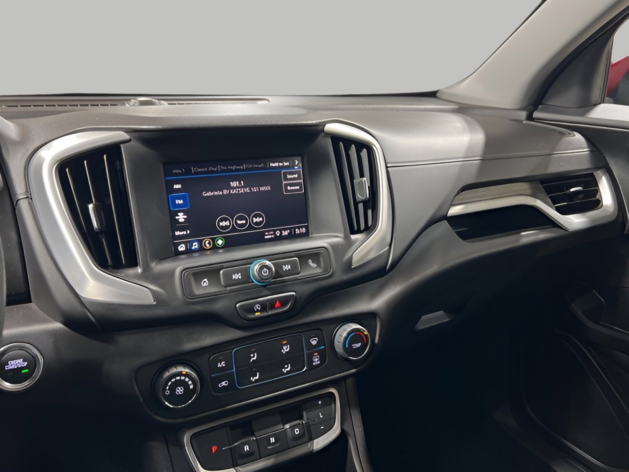 Used 2024 GMC Terrain SLE image 36