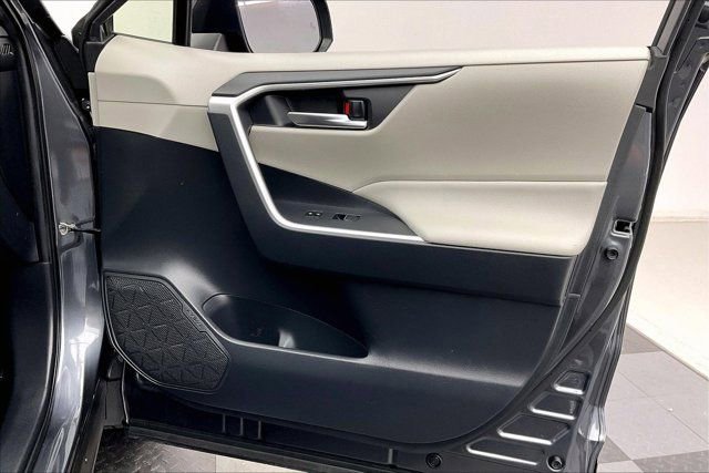 Used 2019 Toyota RAV4 XLE Premium w/ Cold Weather Package FWD image 27