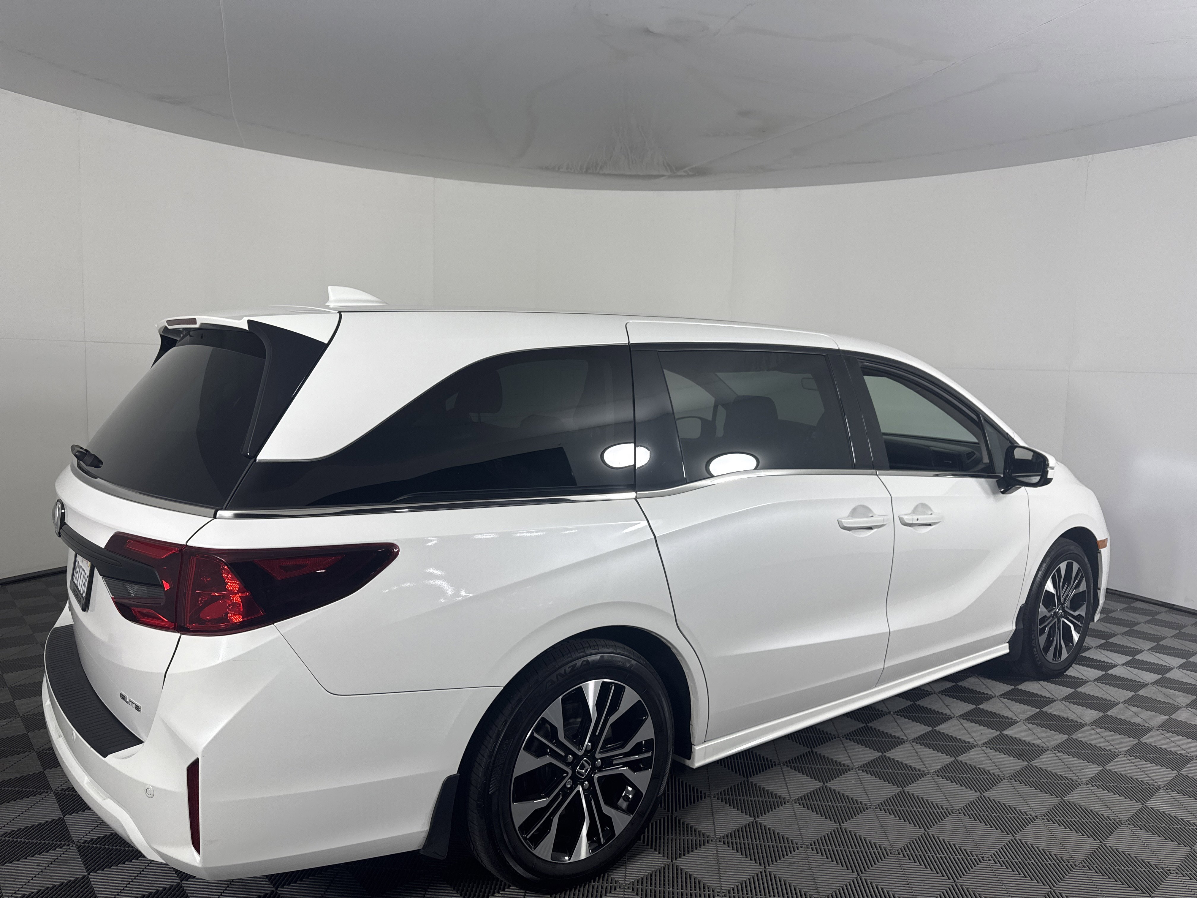 Certified 2025 Honda Odyssey Elite image 3