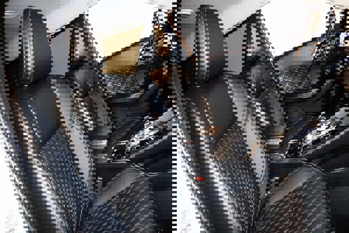 Used 2024 Mitsubishi Outlander 4WD Plug-In Hybrid image 62