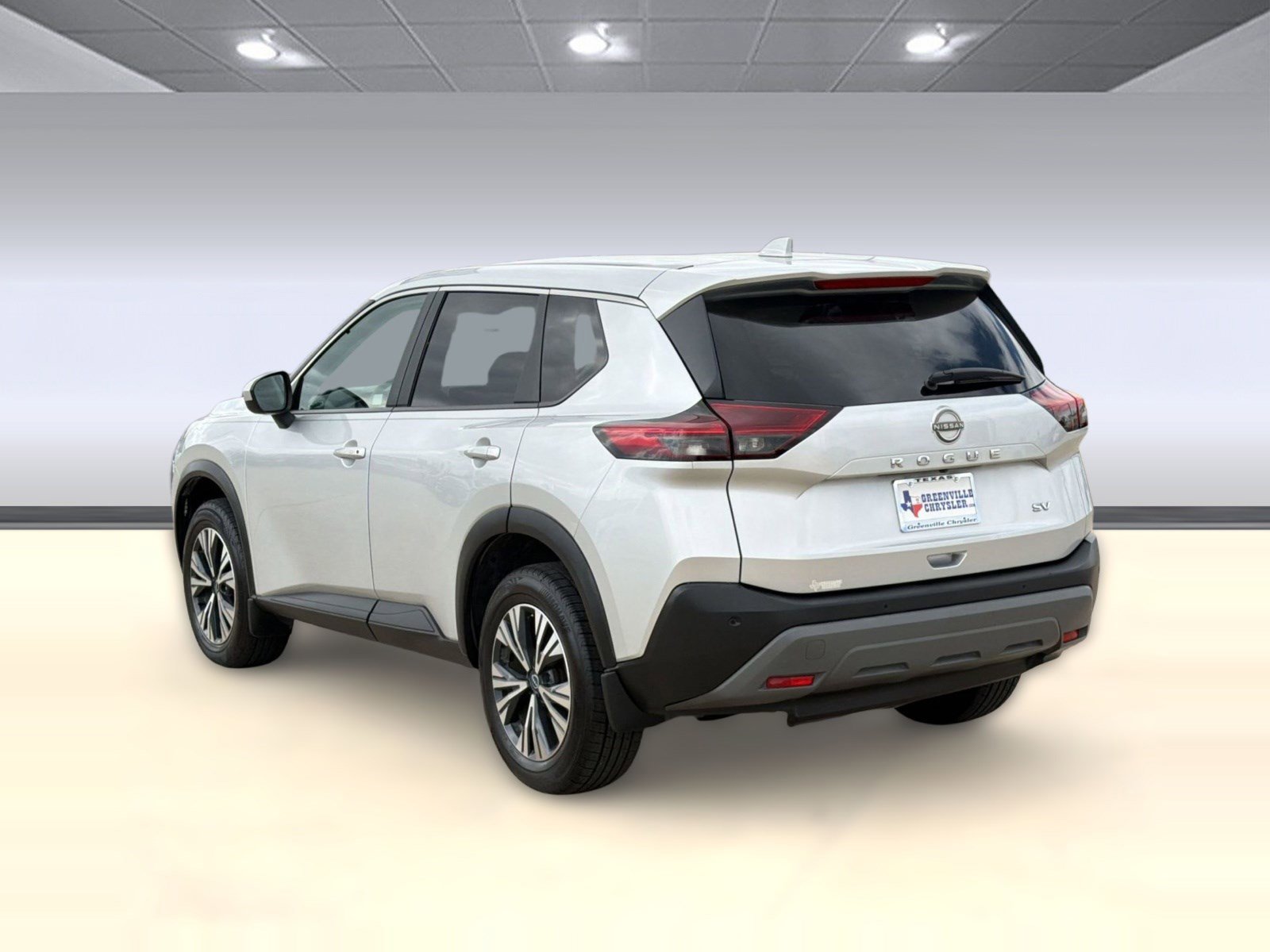 Used 2023 Nissan Rogue SV image 3