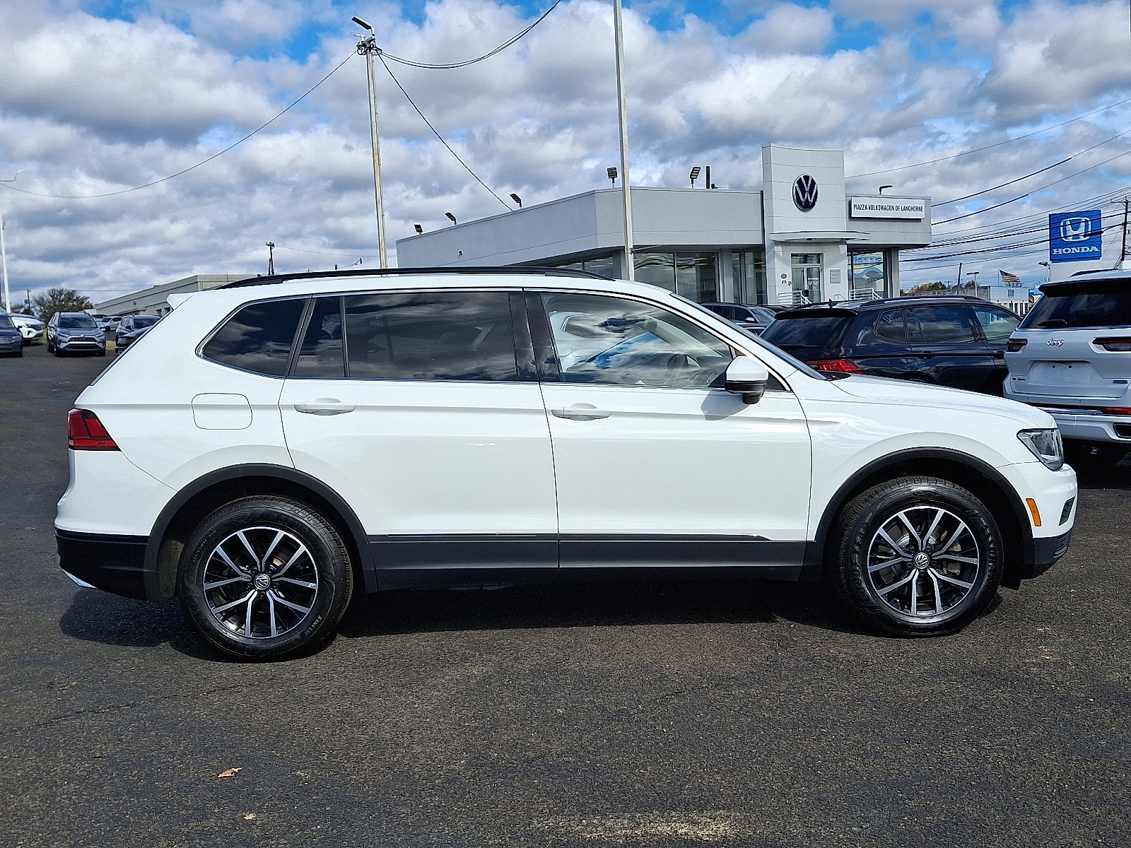 Certified 2021 Volkswagen Tiguan SE w/ Panoramic Sunroof Package image 8