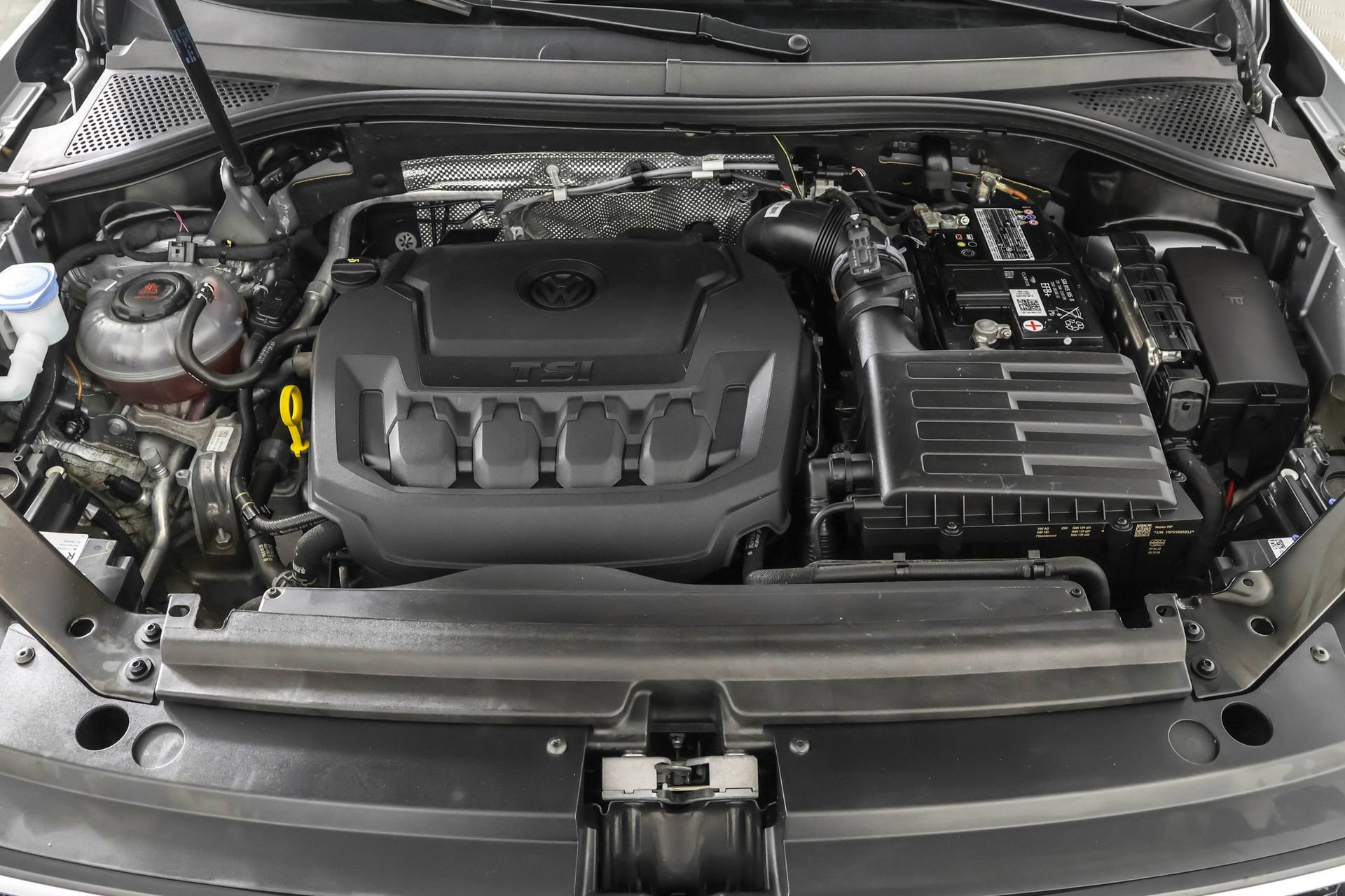 Used 2022 Volkswagen Tiguan SE R-Line image 47