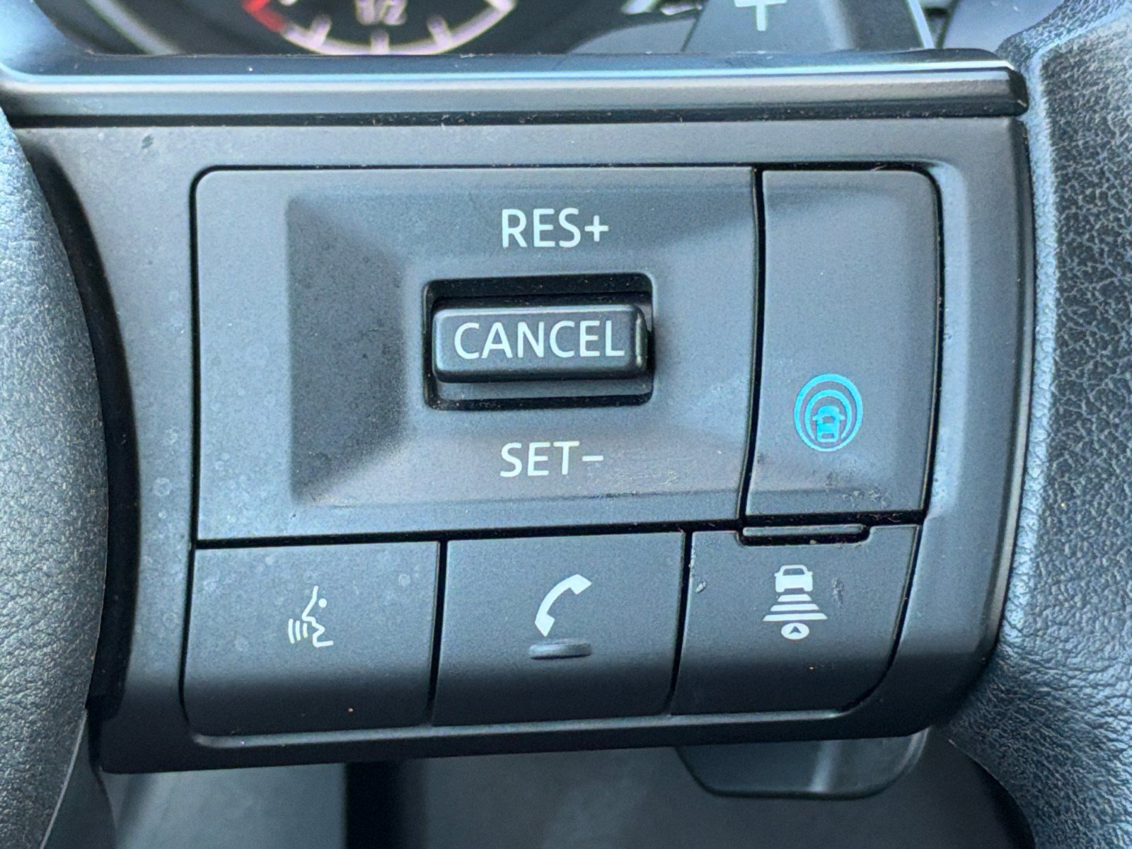 Used 2024 Nissan Rogue SV AWD/4WD image 28