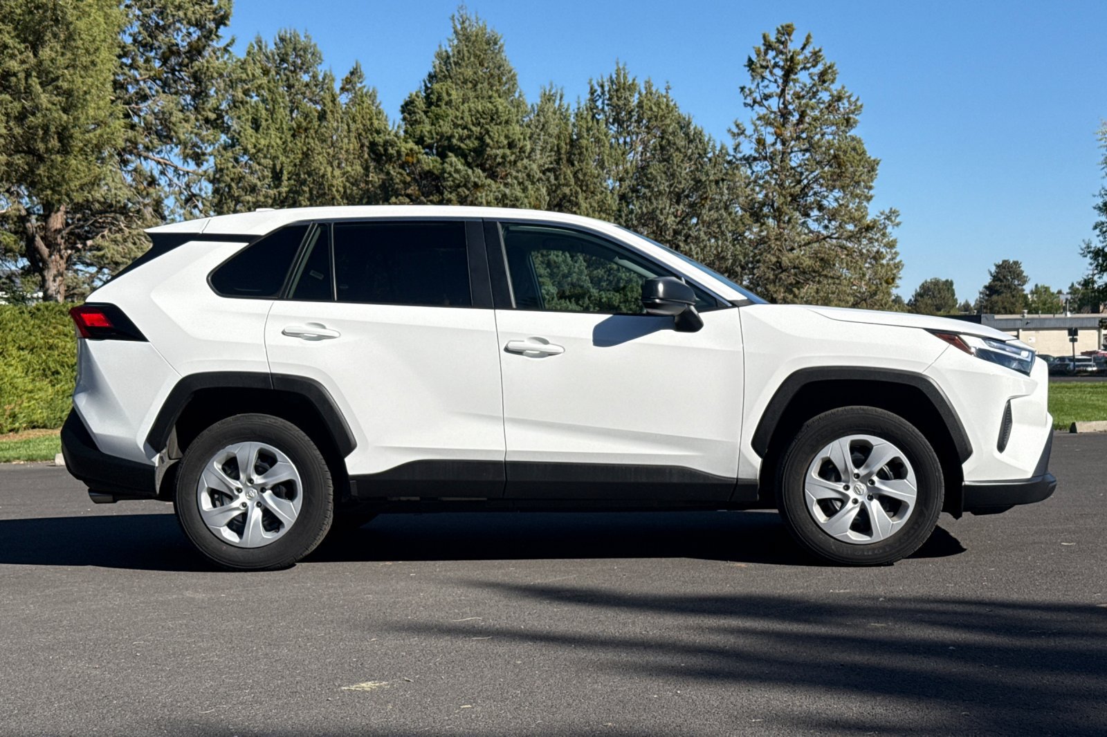 Used 2025 Toyota RAV4 LE AWD/4WD image 3