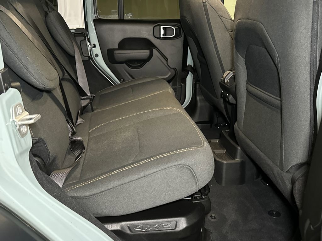 Used 2024 Jeep Wrangler Unlimited image 12