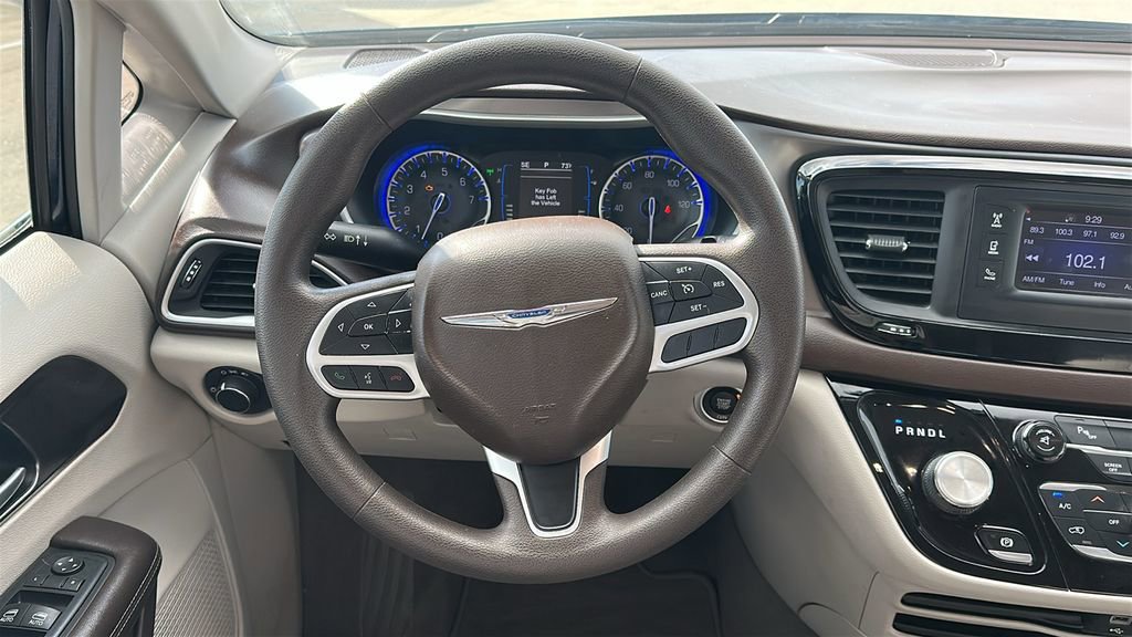 Used 2017 Chrysler Pacifica LX image 22
