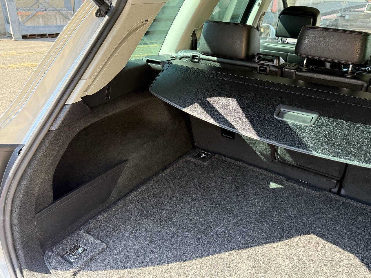 Used 2012 Volkswagen Touareg Sport image 20