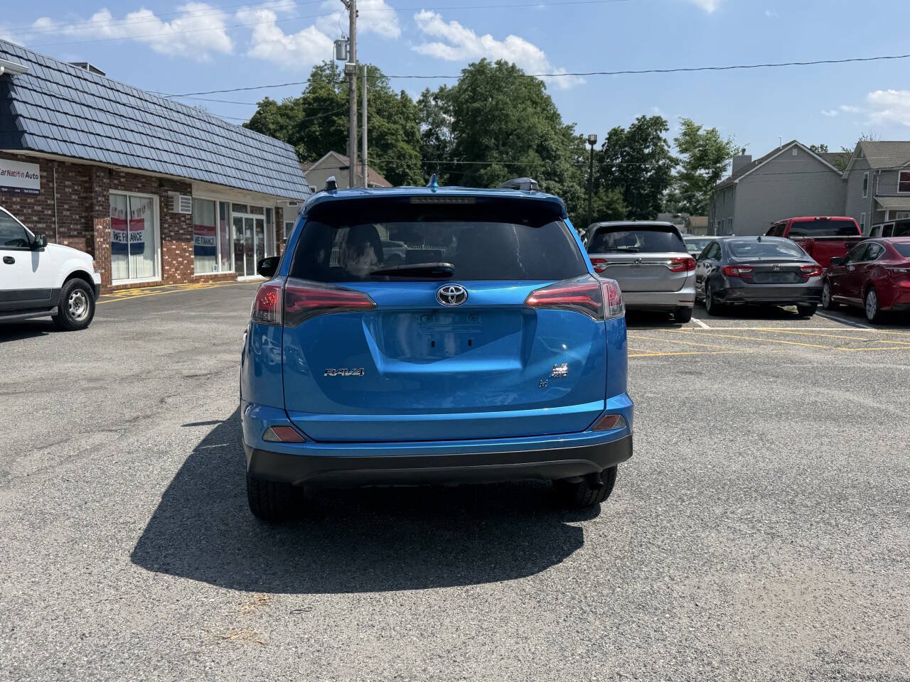 Used 2018 Toyota RAV4 LE AWD/4WD image 16