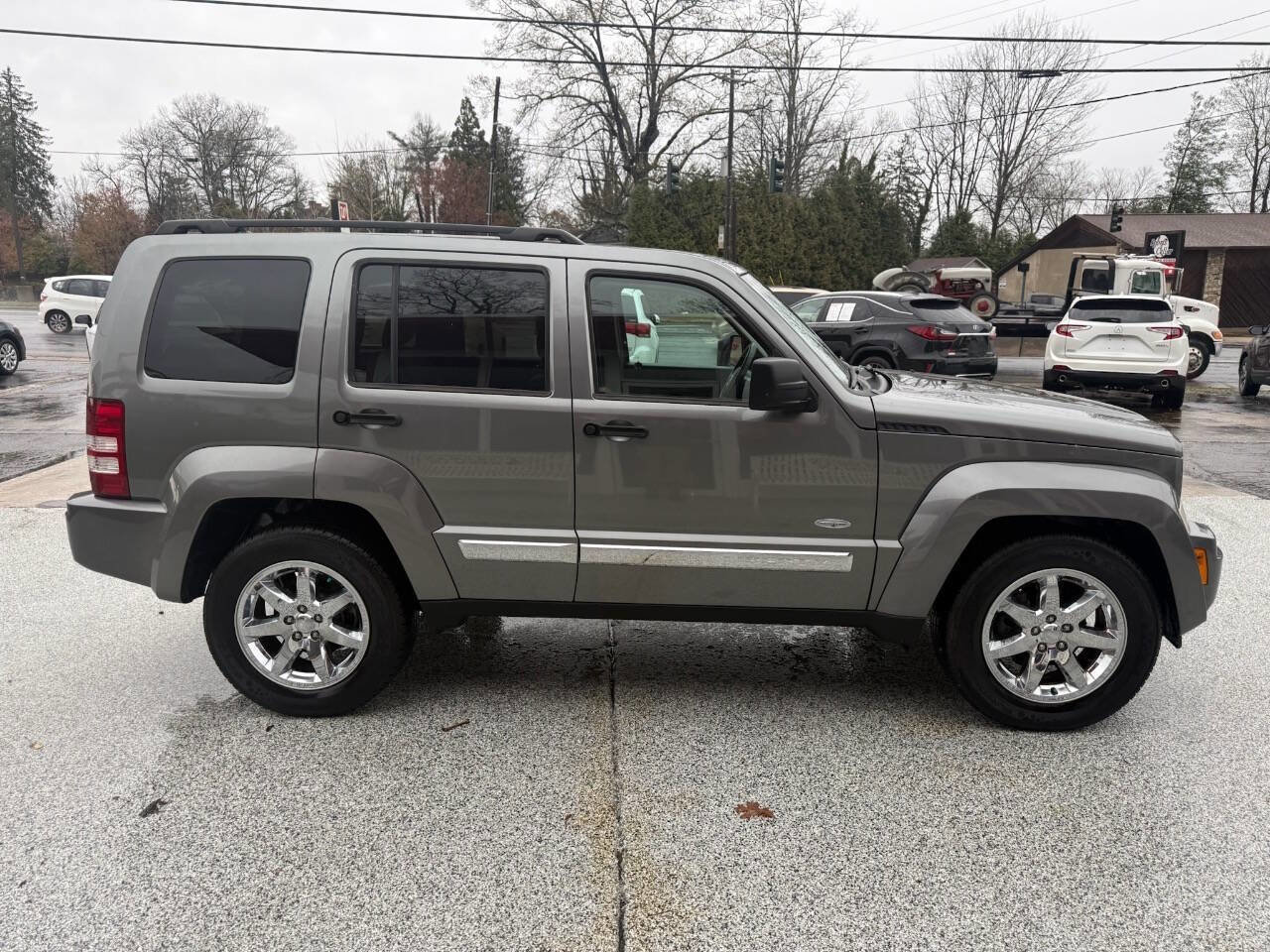 Used 2012 Jeep Liberty Sport image 10