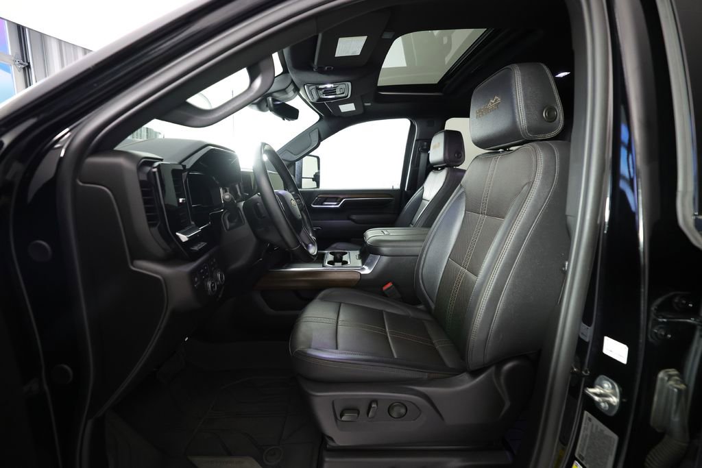 Used 2024 Chevrolet Silverado 3500 High Country w/ High Country Premium Package AWD/4WD image 17