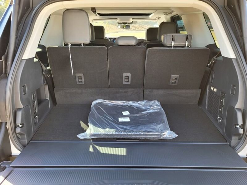 New 2025 Ford Expedition Active image 13