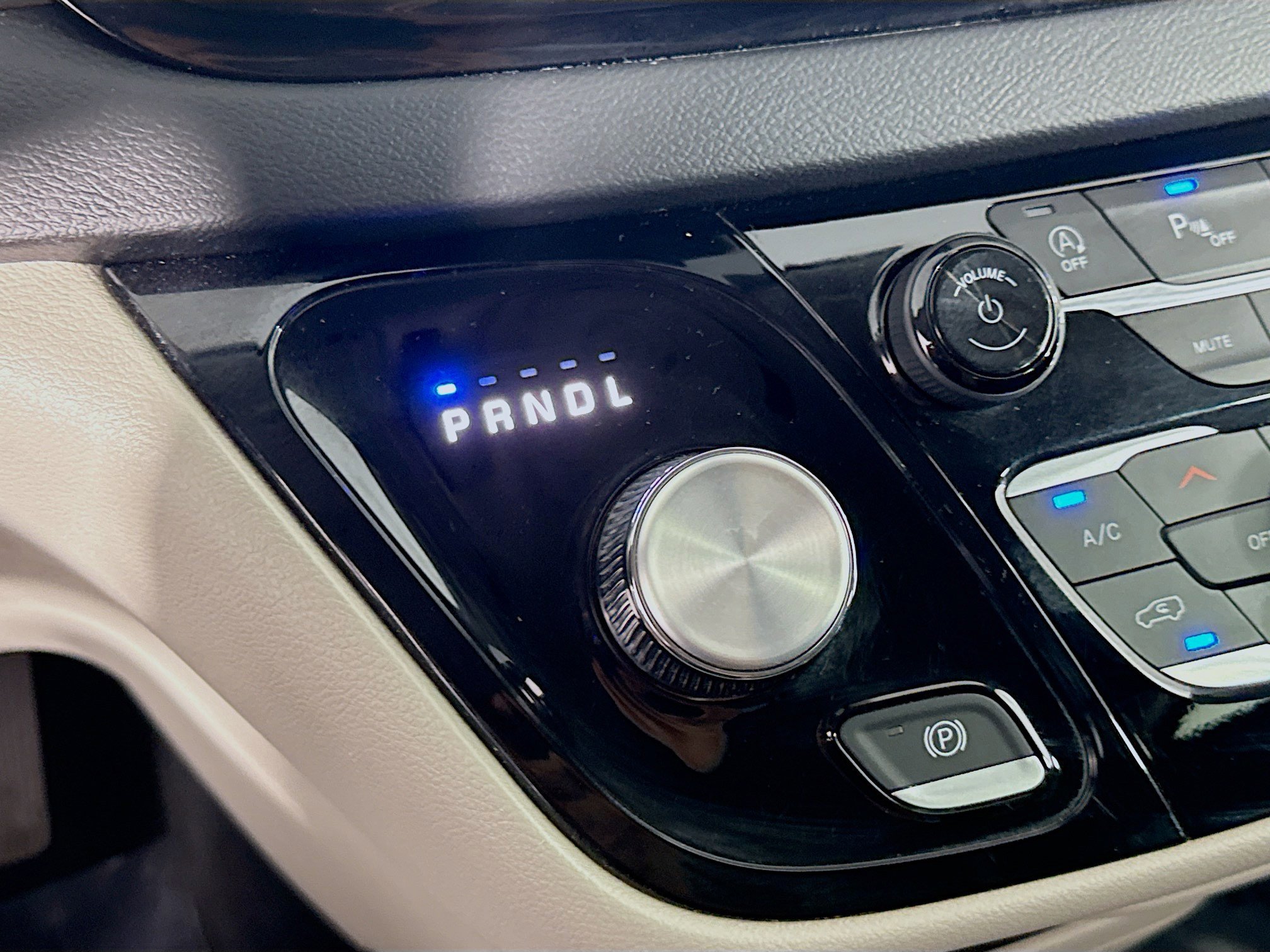 Used 2024 Chrysler Pacifica Touring-L image 20