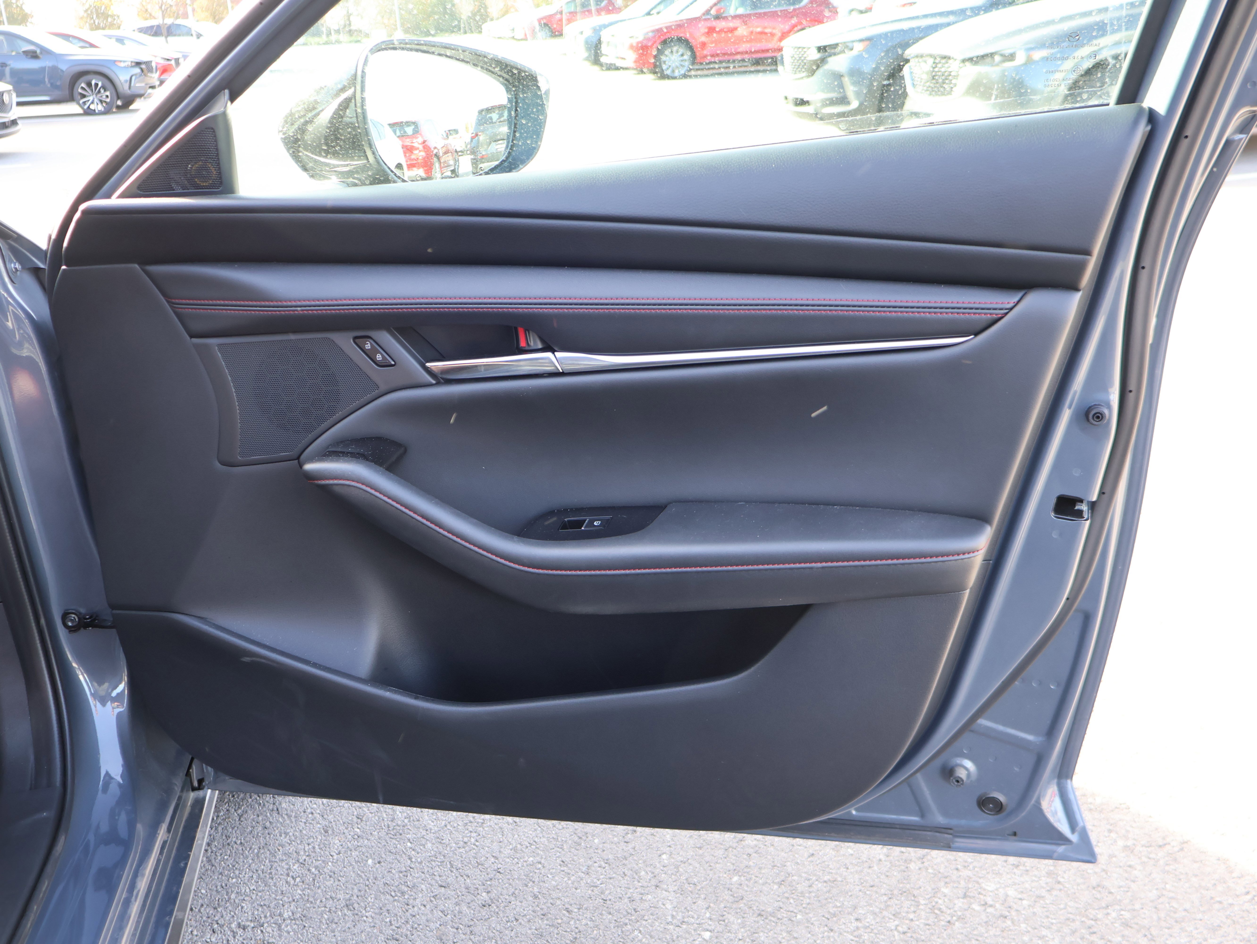 Certified 2025 MAZDA MAZDA3 Carbon image 9