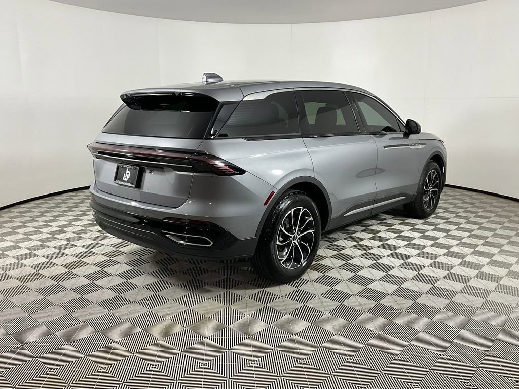 Used 2025 Lincoln Nautilus Premier image 4