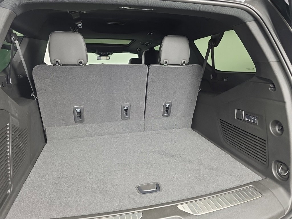 New 2025 Chevrolet Suburban Premier w/ Sun And Tow Package image 37