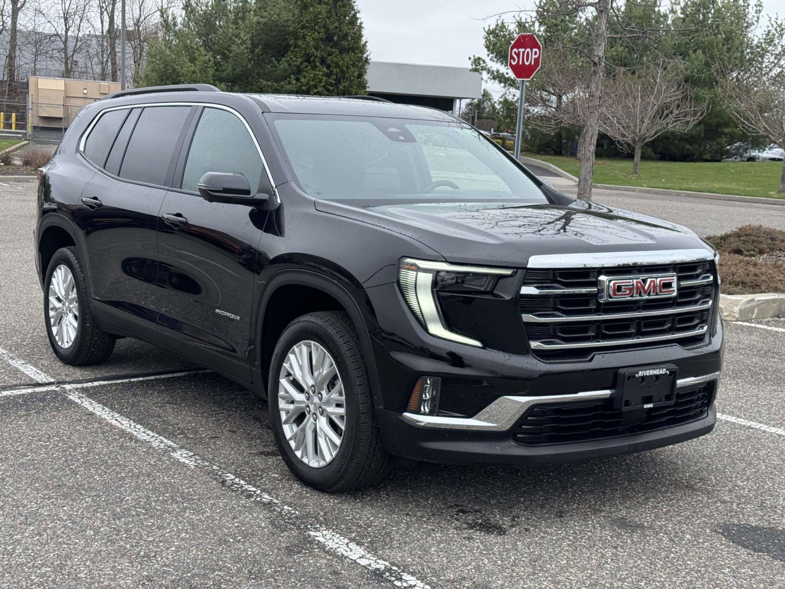 Used 2025 GMC Acadia Elevation w/ Elevation Premium Package image 2