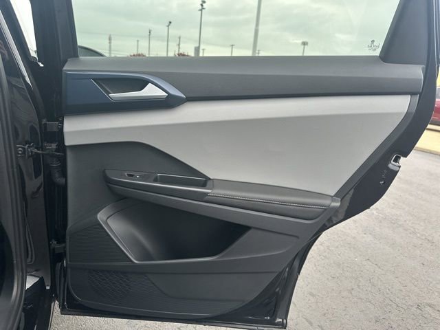 Used 2024 Volkswagen Taos SE image 13