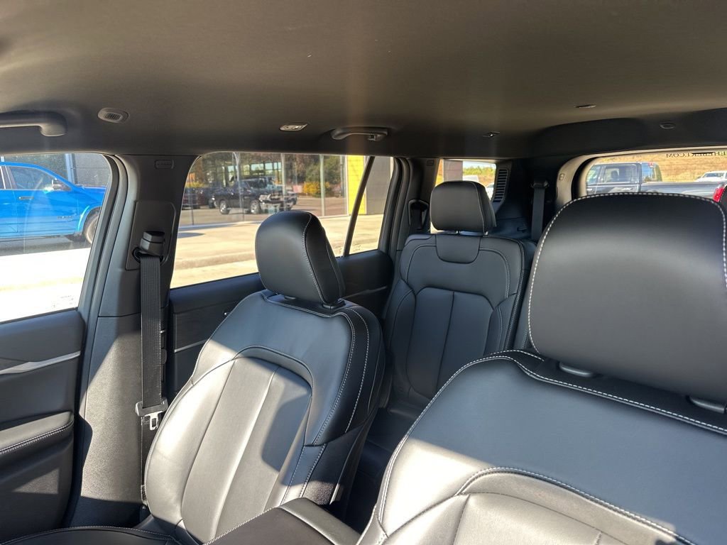 New 2025 Jeep Grand Cherokee L Limited image 11