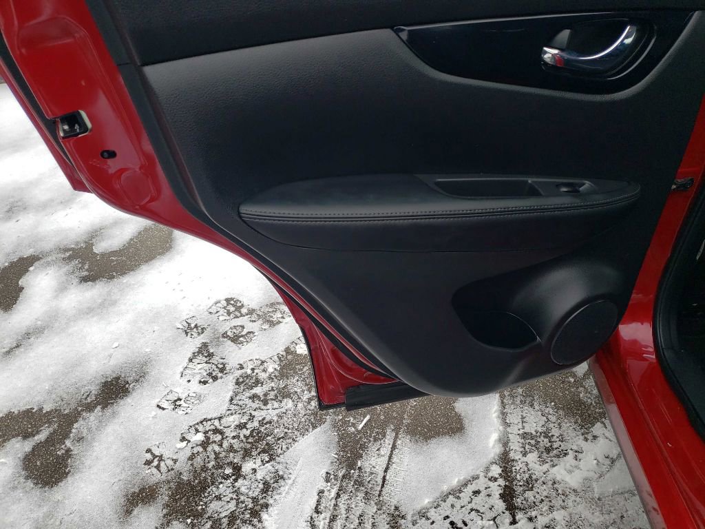 Used 2017 Nissan Rogue Sport SL image 31