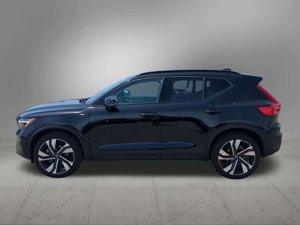 Used 2023 Volvo XC40 B5 Plus w/ Protection Package Premier AWD/4WD image 3