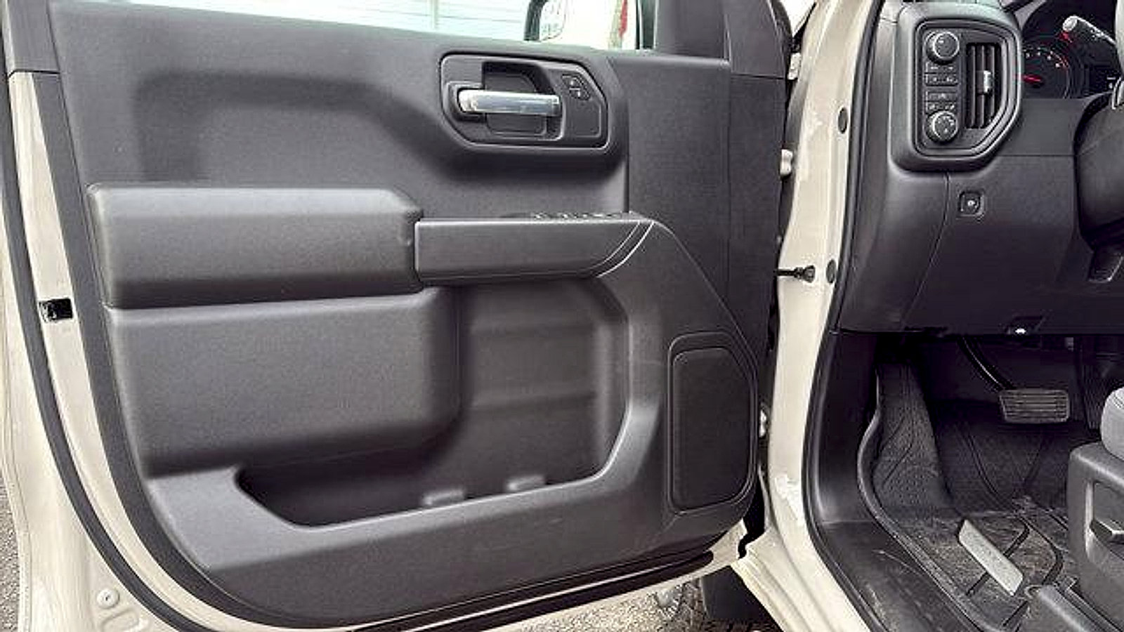 New 2026 Chevrolet Silverado 1500 Custom w/ Turbomax Blackout Package image 23