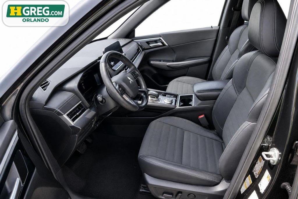 Used 2023 Mitsubishi Outlander SE FWD image 10