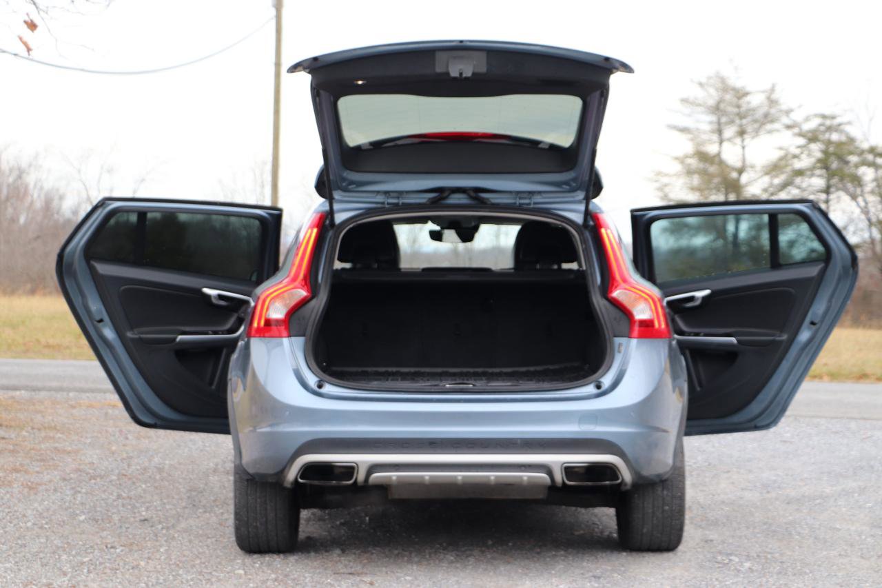 Used 2017 Volvo V60 T5 Cross Country w/ Climate Package image 5