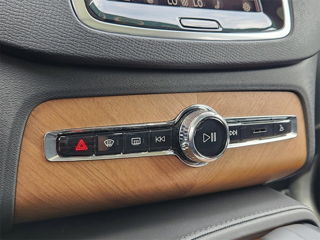 Used 2025 Volvo XC90 B6 Plus w/ Protection Package Premier image 15