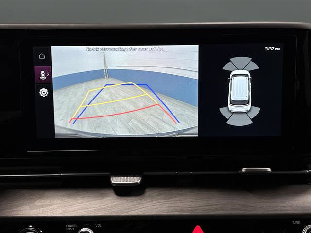 Used 2024 Kia Carnival EX image 10