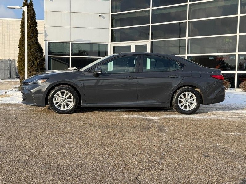 Used 2025 Toyota Camry LE image 6