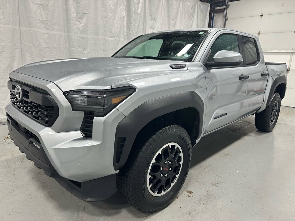 Used 2025 Toyota Tacoma TRD Off-Road w/ TRD Off Road Upgrade Package image 3