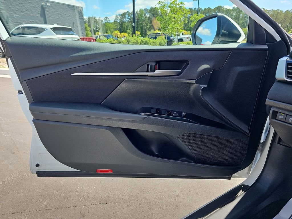 Used 2026 Toyota Camry LE FWD image 32