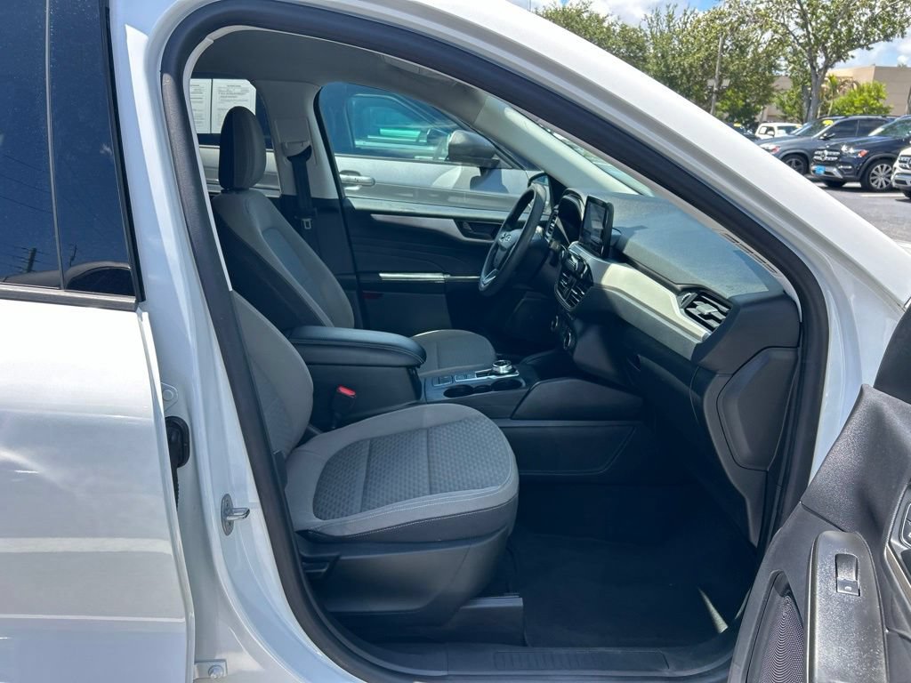 Used 2022 Ford Escape SE w/ SE Sport Appearance Package FWD image 39