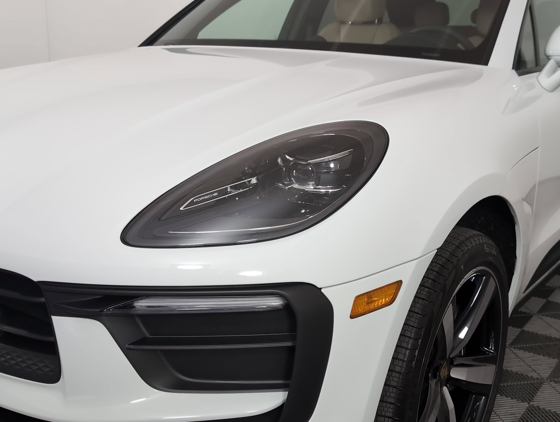 Certified 2026 Porsche Macan AWD/4WD image 13