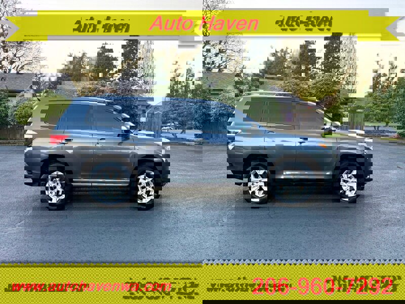 Used 2013 Toyota Highlander 4WD w/ Cold Weather Pkg image 4