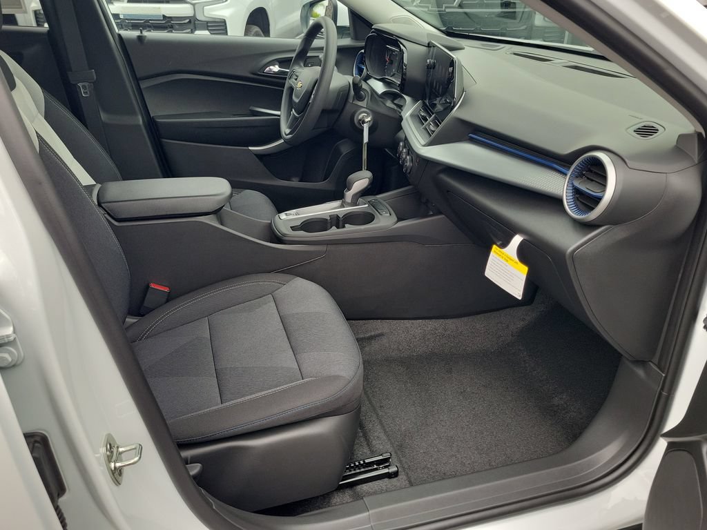 New 2026 Chevrolet Trax LS w/ LS Convenience Package FWD image 13