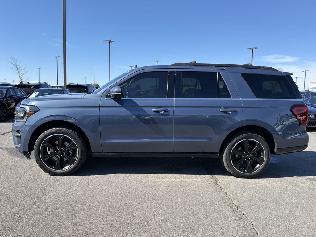 Used 2022 Ford Expedition Limited image 2