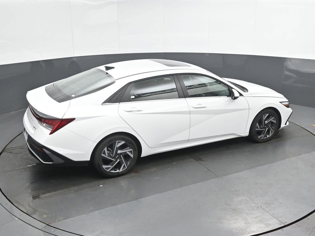 Certified 2025 Hyundai Elantra Limited FWD image 36