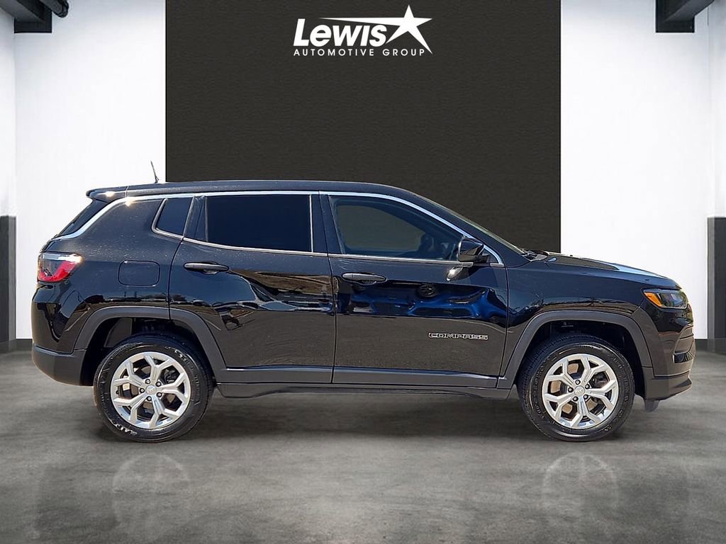 Used 2025 Jeep Compass Sport AWD/4WD image 5