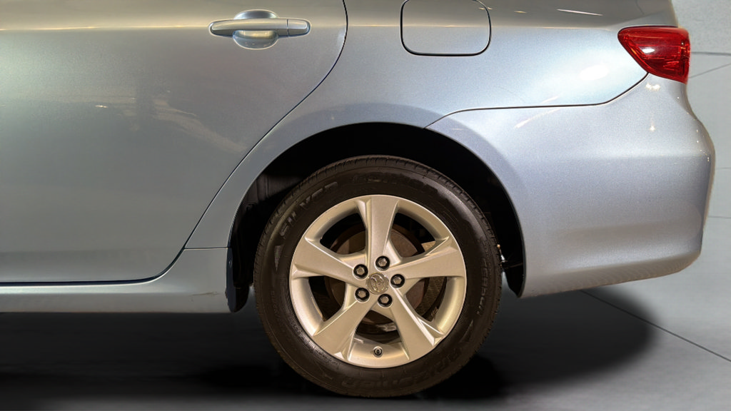 Used 2013 Toyota Corolla LE w/ Premium Pkg FWD image 37