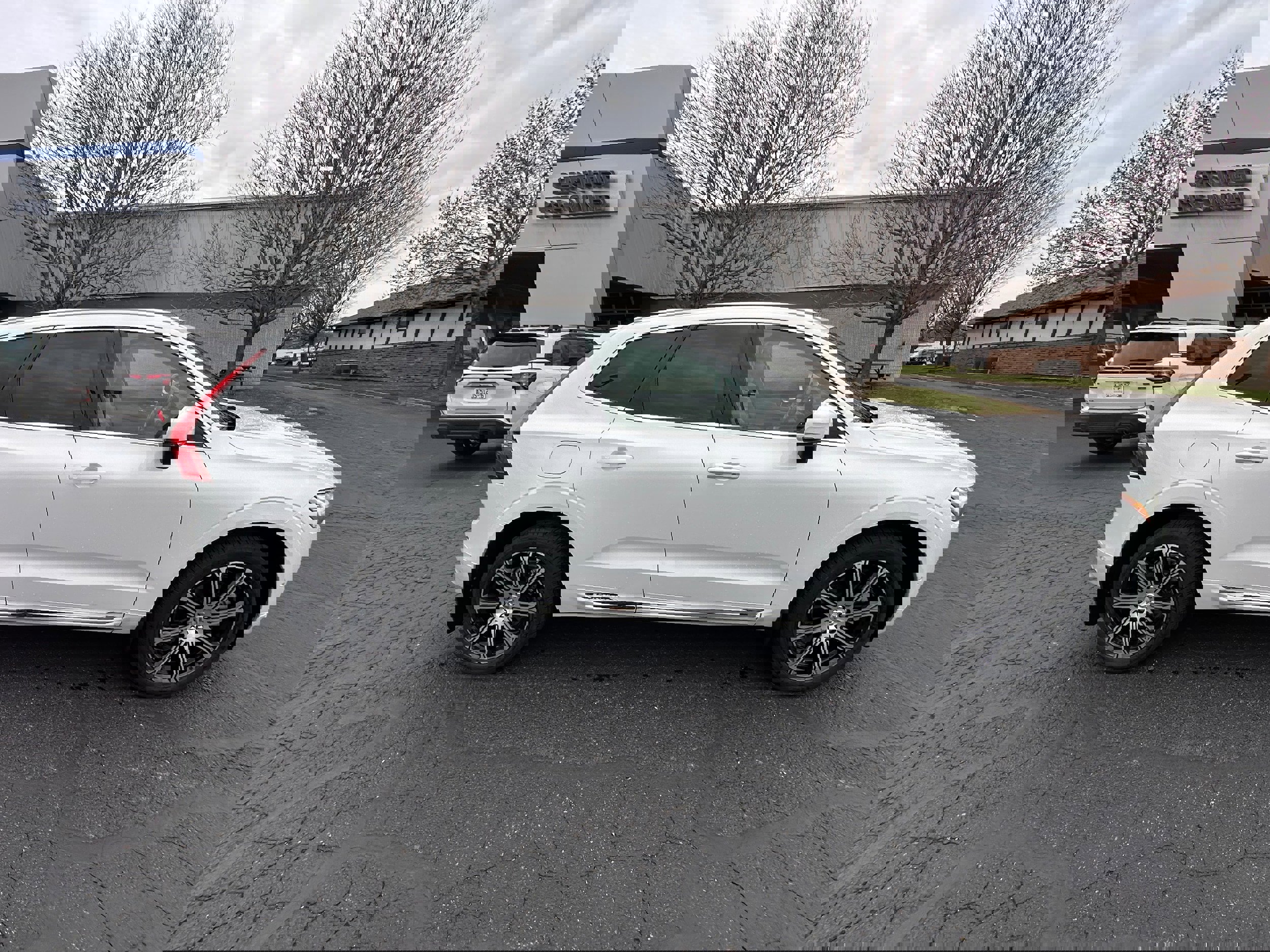 Used 2018 Volvo XC60 T6 Inscription image 2