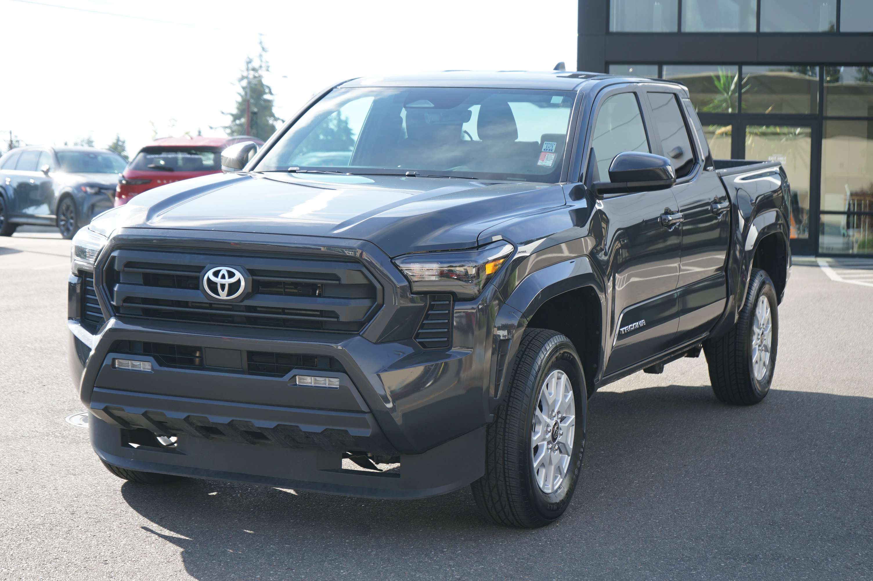 Used 2025 Toyota Tacoma SR5 AWD/4WD image 9