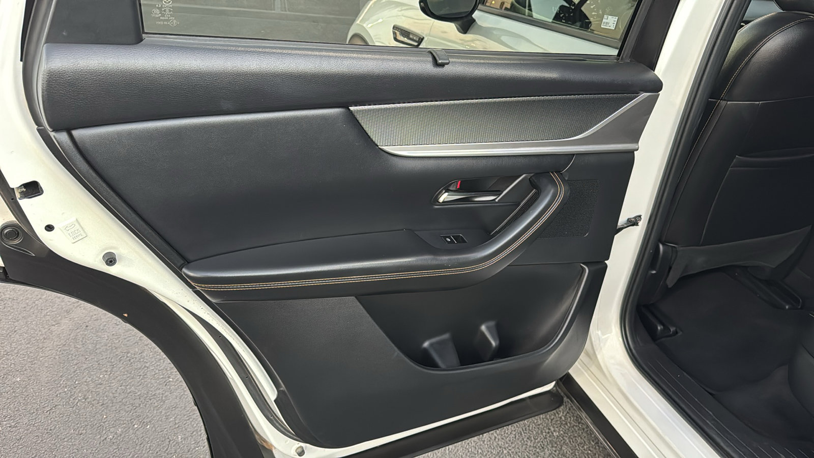 Certified 2025 MAZDA CX-70 3.3 Turbo w/ Preferred Package image 17