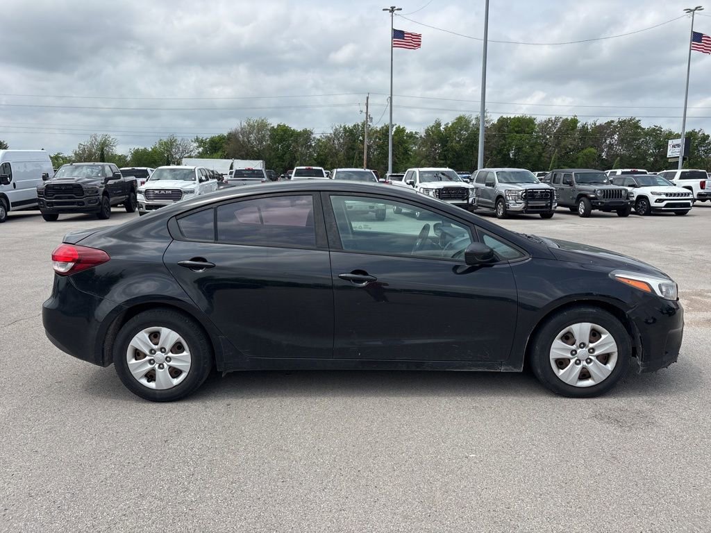 Used 2017 Kia Forte LX image 2
