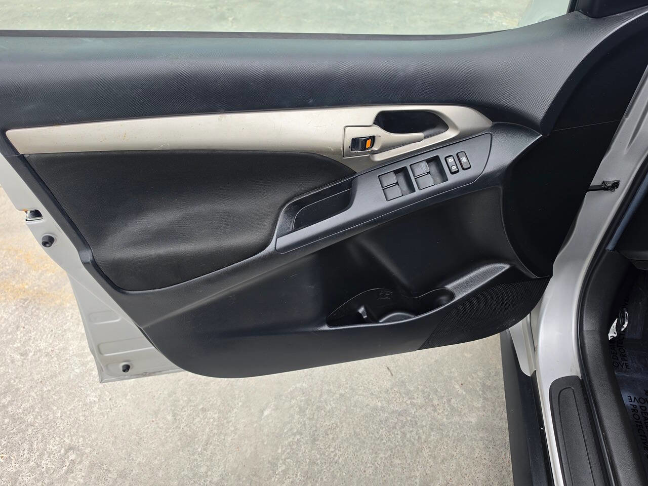 Used 2009 Pontiac Vibe w/ Preferred Package FWD image 18