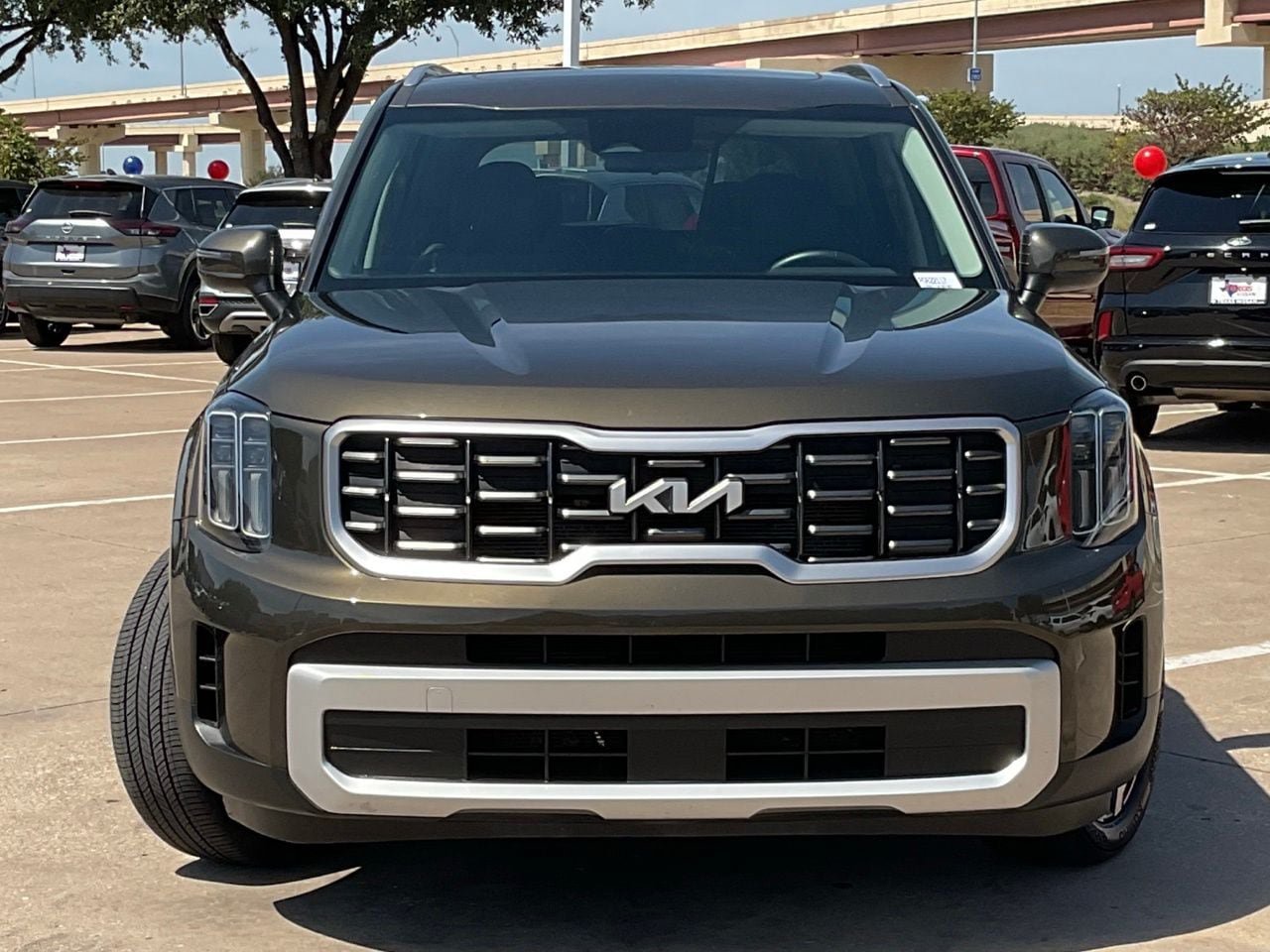 Used 2025 Kia Telluride S FWD image 2