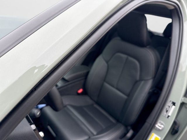 Certified 2025 Volvo XC40 B5 Ultra AWD/4WD image 16
